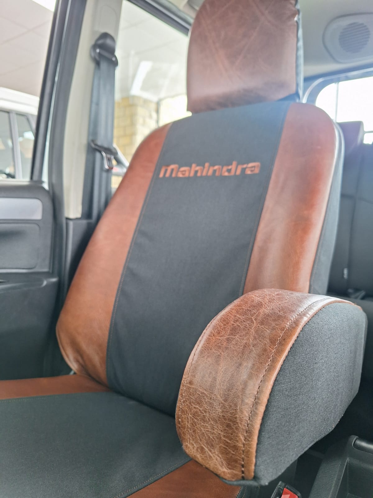 Mahindra S6 Deluxe - Image 4