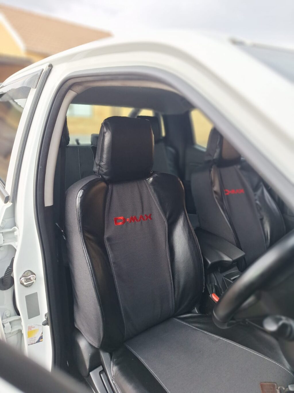 Isuzu D-Max Deluxe - Image 4