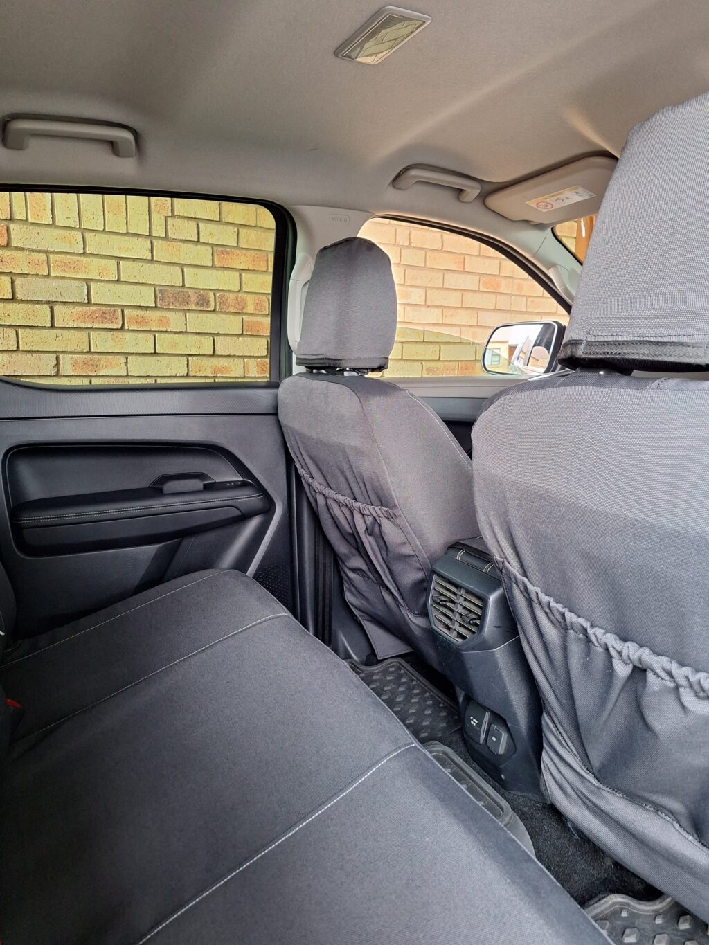Amarok Double Cab automotive covers
