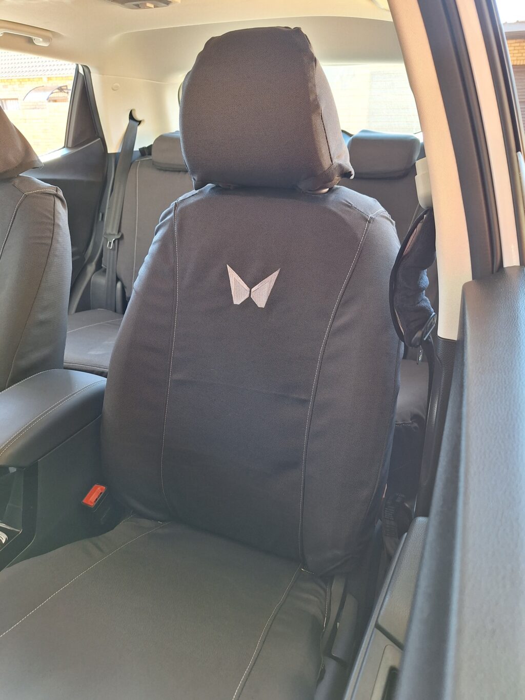 Mahindra 3XO Covers - Image 2